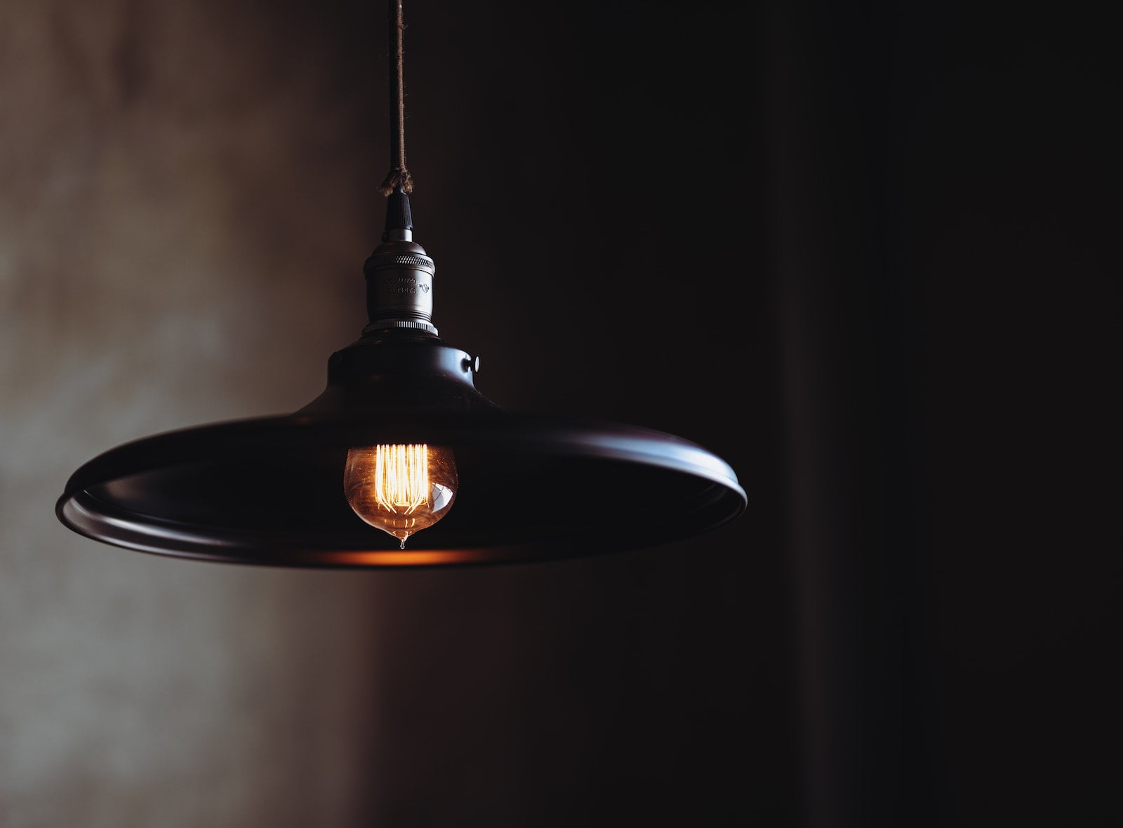 Illuminated Black Pendant Lamp